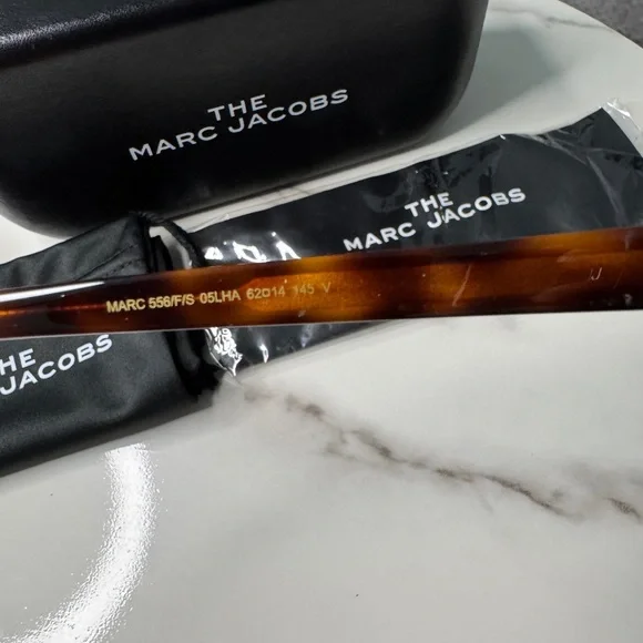 Marc Jacobs Sunglasses with Tortoiseshell Frames - Picture 4 of 4
